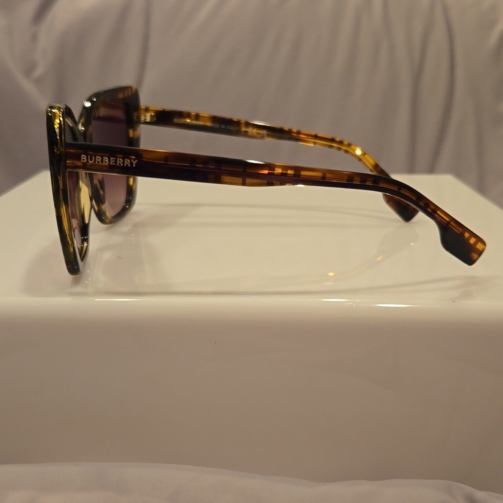 Burberry Checkered Brown Cat Eye Sunglasses brand new in box - Picture 4 of 15